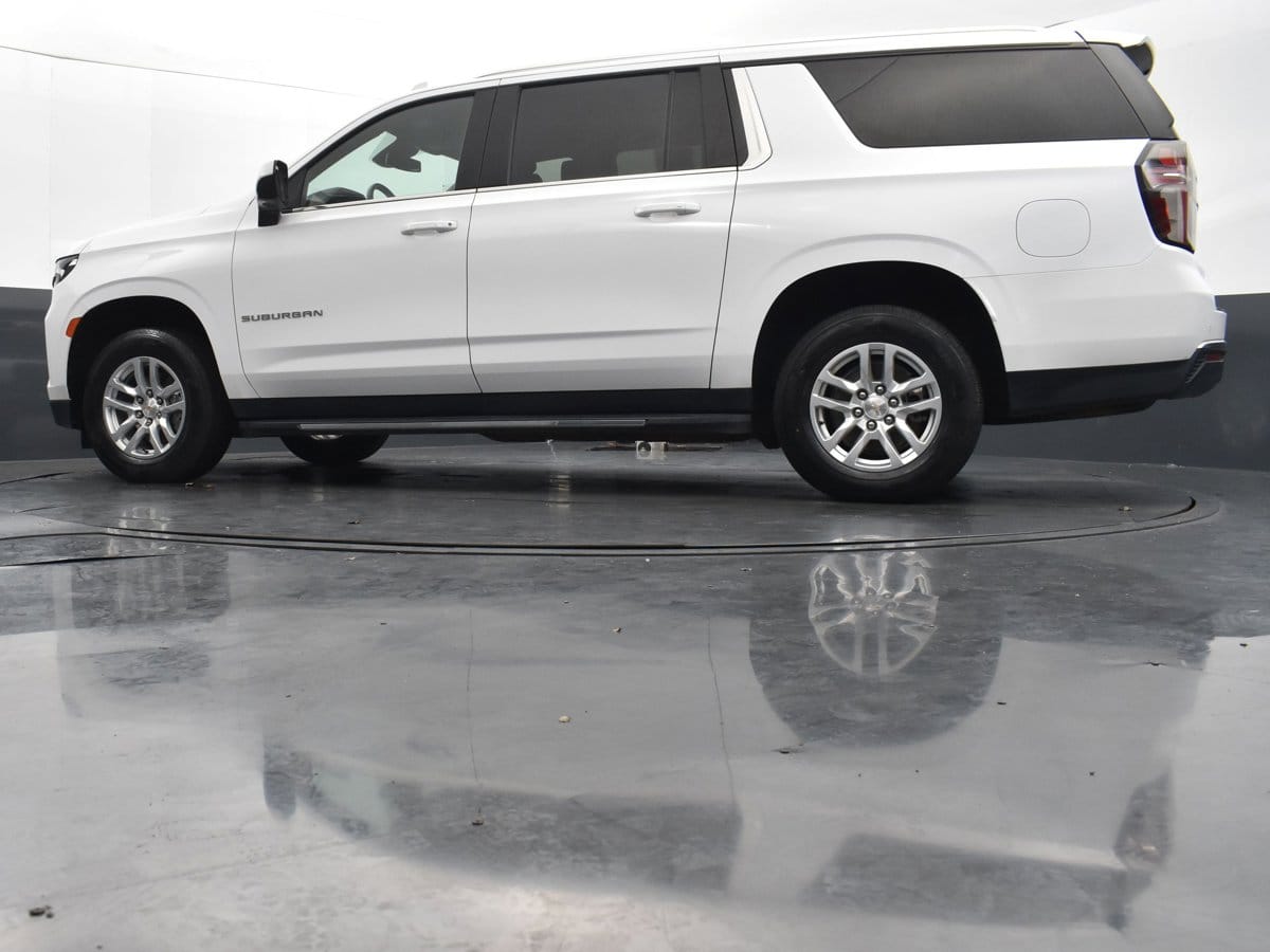 2024 Chevrolet Suburban LT - Photo 37