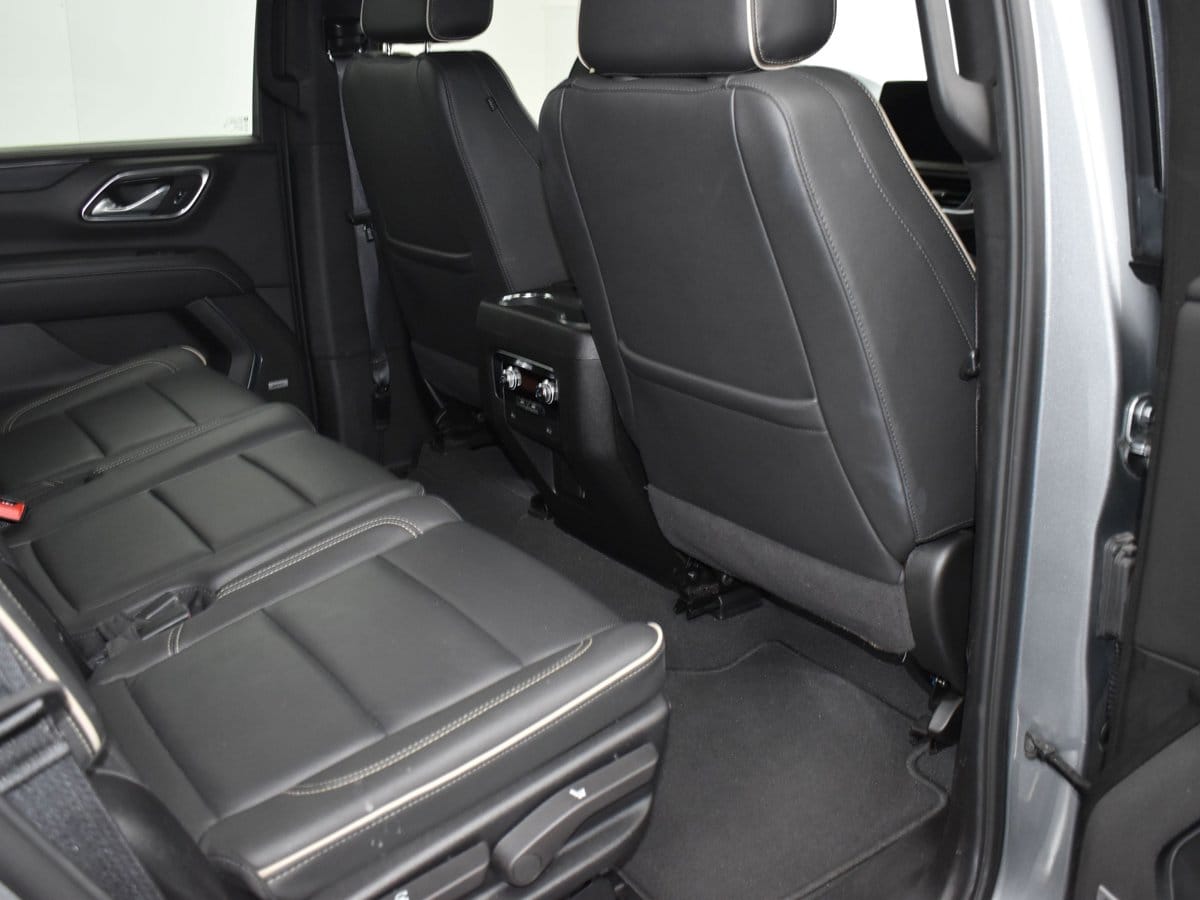 2024 GMC Yukon SLT - Photo 11