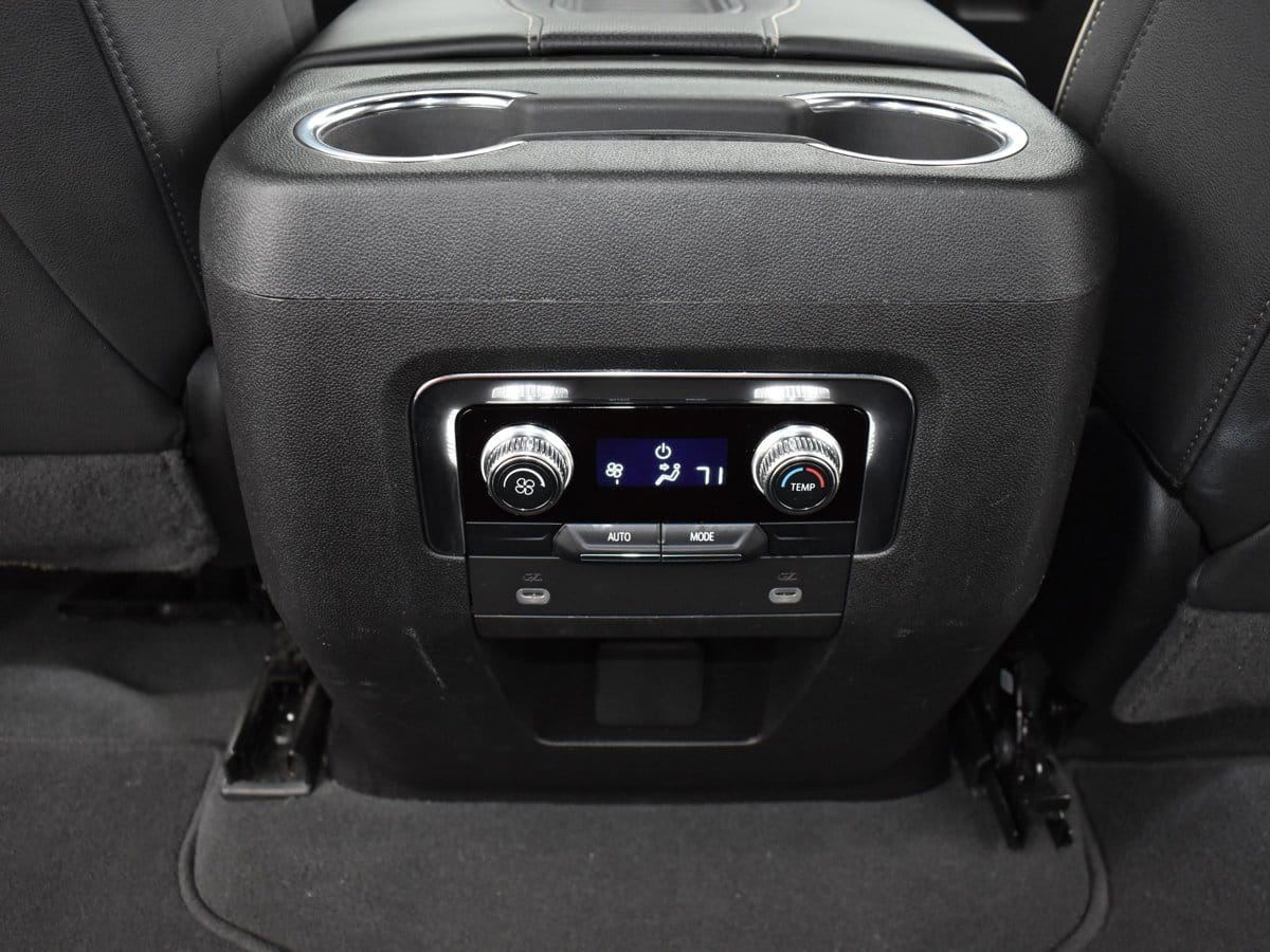 2024 GMC Yukon SLT - Photo 19