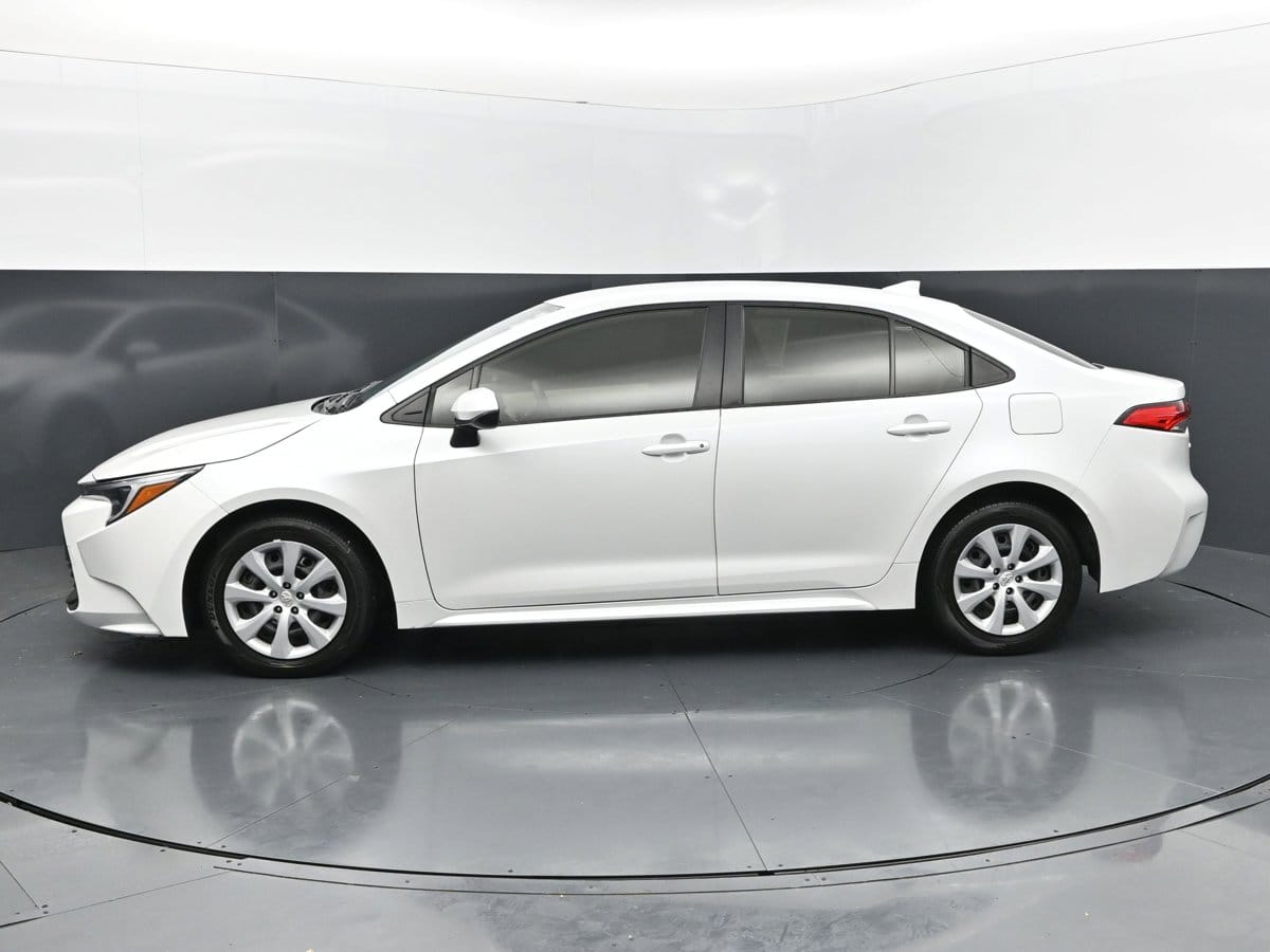Used 2024 Toyota Corolla LE with VIN JTDBCMFEXR3027468 for sale in Scottsboro, AL