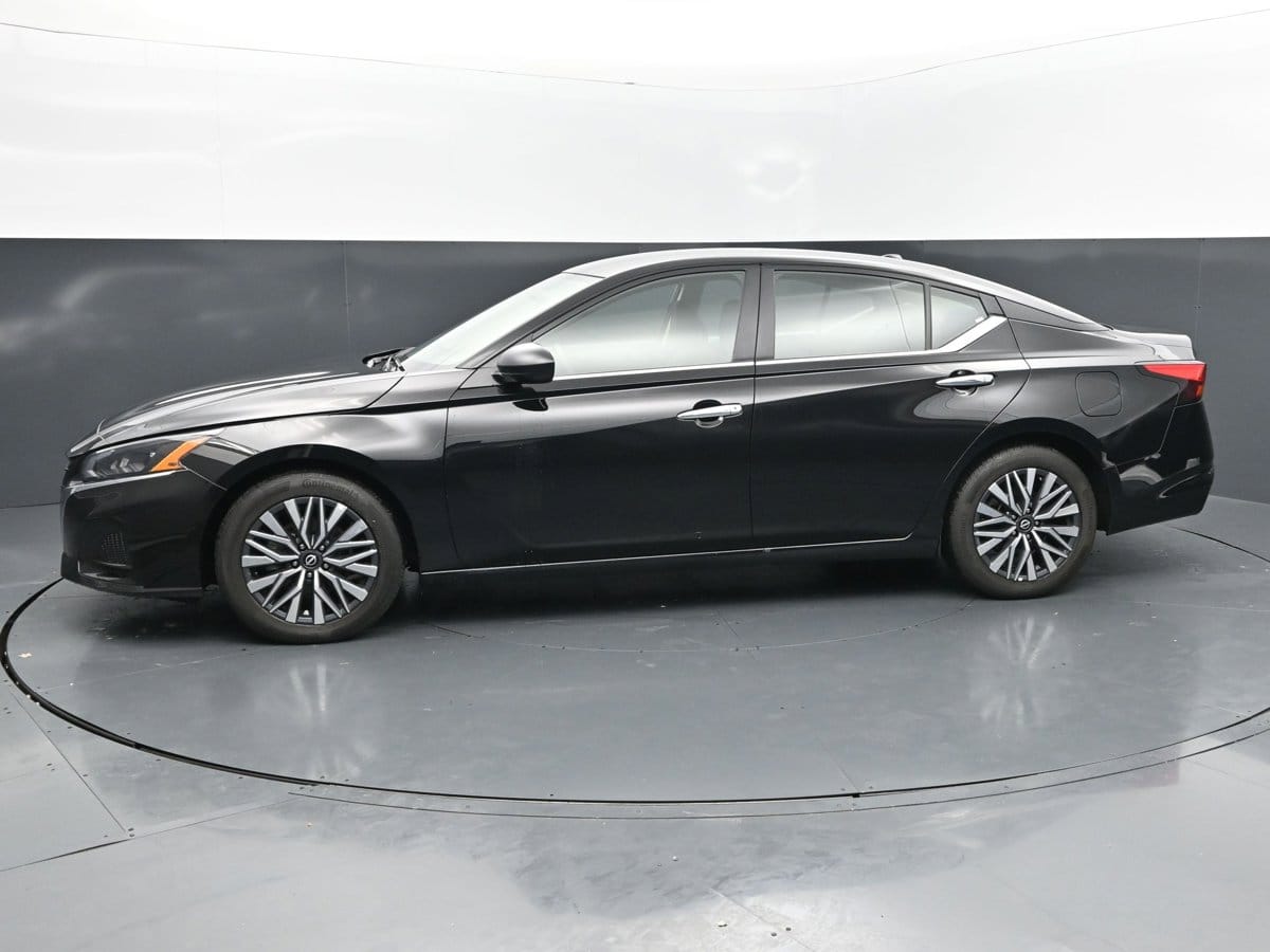 Used 2025 Nissan Altima SV with VIN 1N4BL4DV8SN385428 for sale in Scottsboro, AL