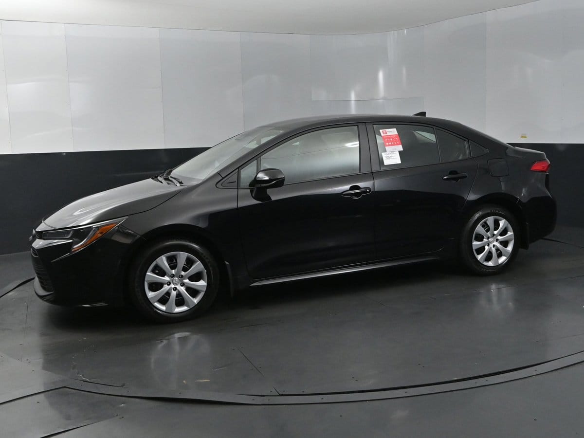 2025 Toyota Corolla LE CVT's photo