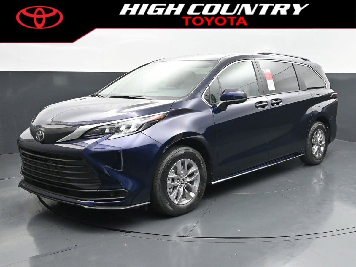 2026 Toyota Sienna LE 8-Passenger Hybrid FWD's photo