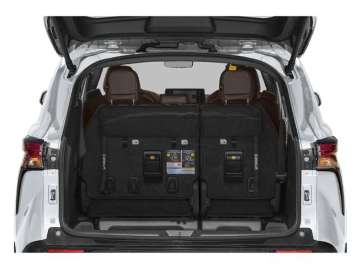 13 thumbnail image of  2026 Toyota Sienna Platinum