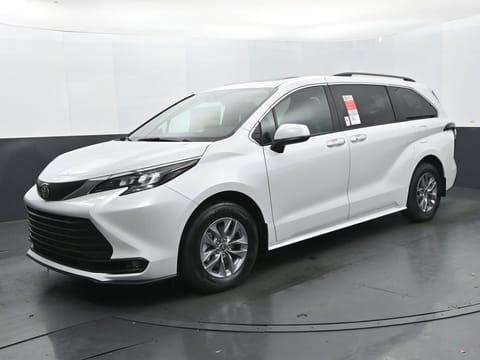 1 image of 2026 Toyota Sienna XLE