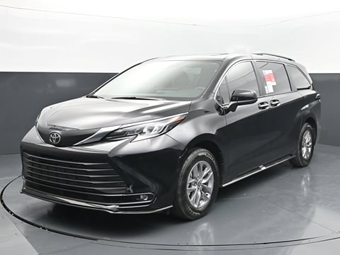 1 image of 2026 Toyota Sienna XLE