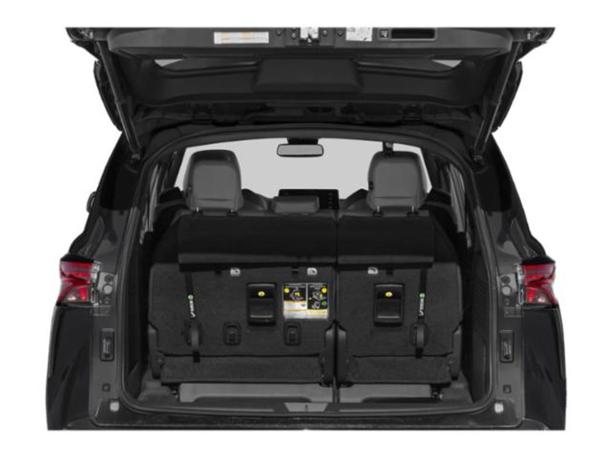 14 thumbnail image of  2026 Toyota Sienna XSE