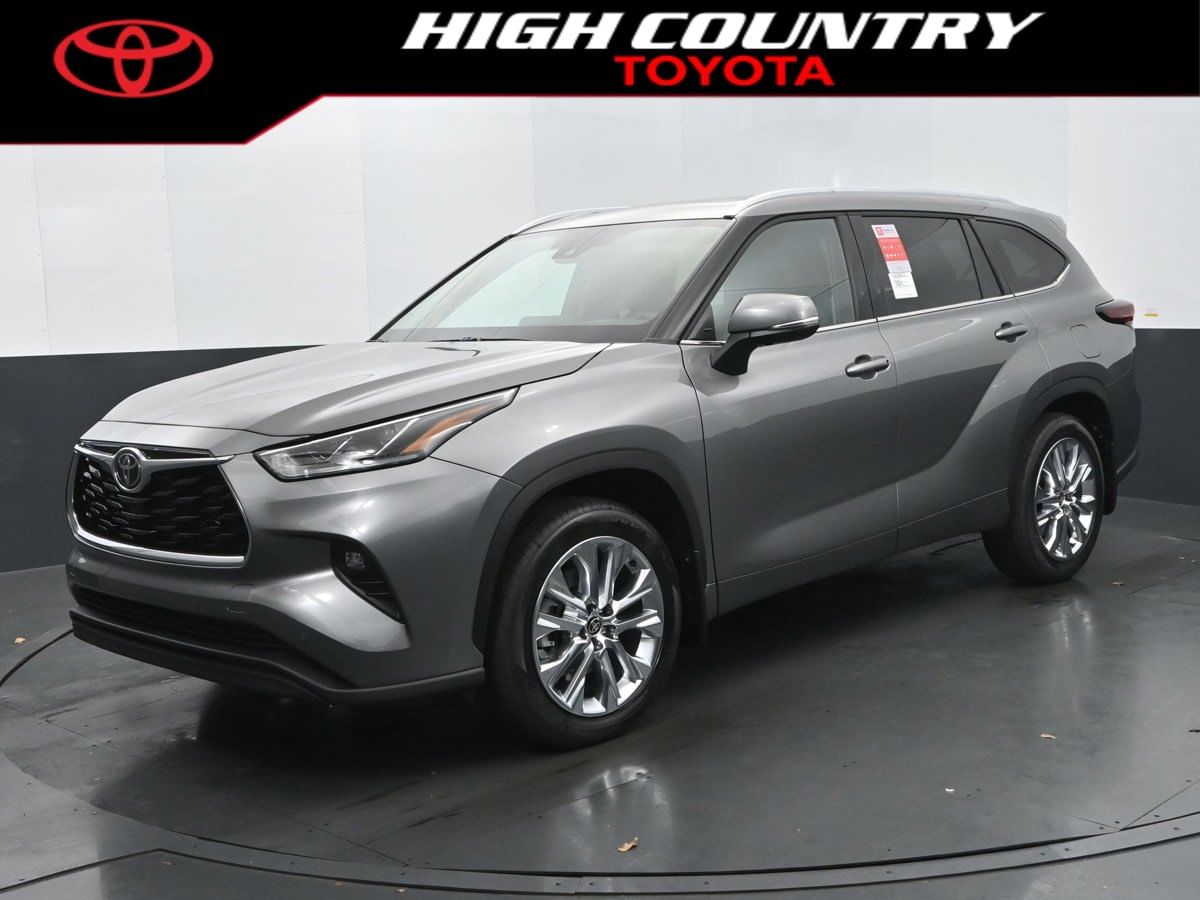 2026 Toyota Highlander Limited's photo