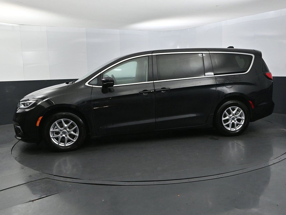 Used 2023 Chrysler Pacifica Touring L with VIN 2C4RC1BG4PR628075 for sale in Scottsboro, AL