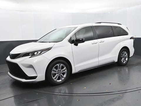 1 image of 2023 Toyota Sienna XSE