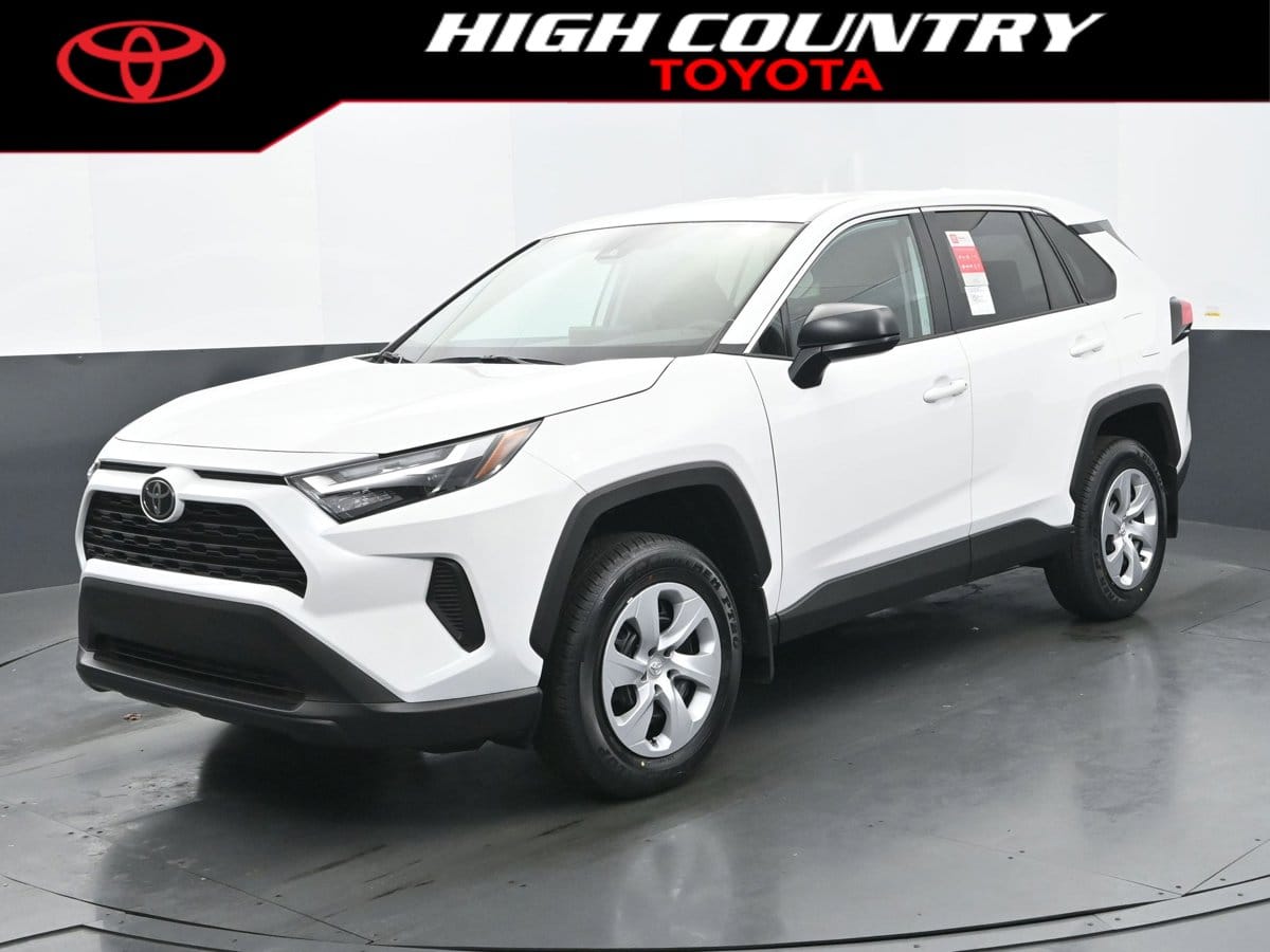 2025 Toyota RAV4 LE's photo
