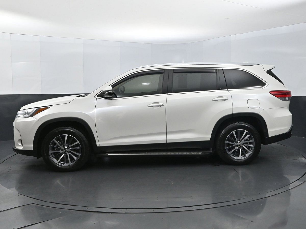 Used 2019 Toyota Highlander XLE with VIN 5TDKZRFHXKS551438 for sale in Scottsboro, AL