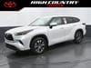 1 placeholder image of  2025 Toyota Highlander XLE