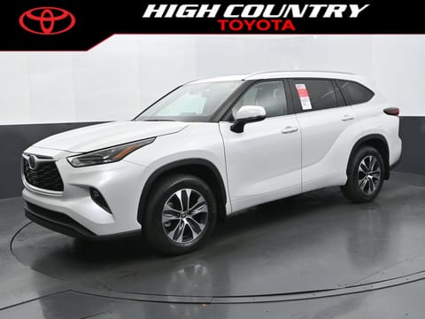 1 image of 2025 Toyota Highlander XLE