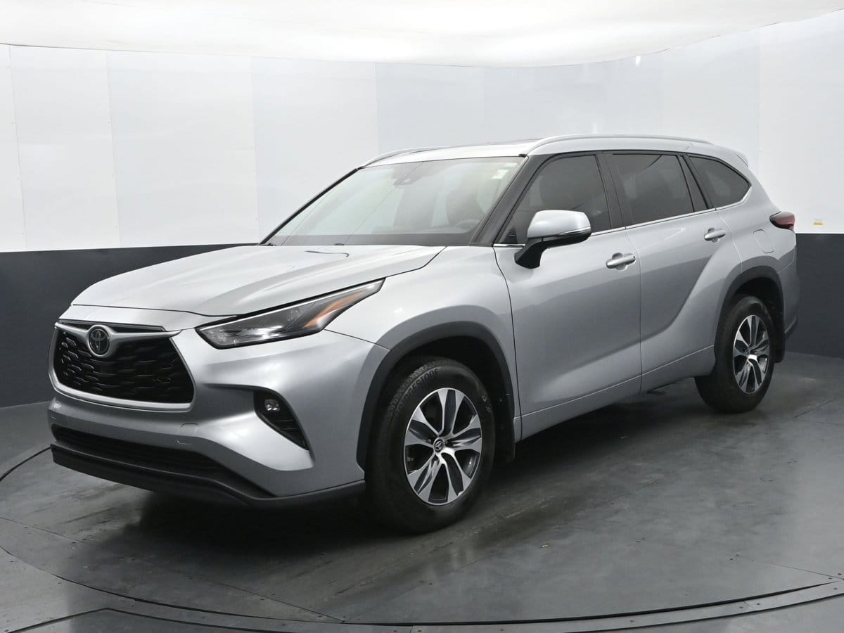 2024 Toyota Highlander XLE's photo
