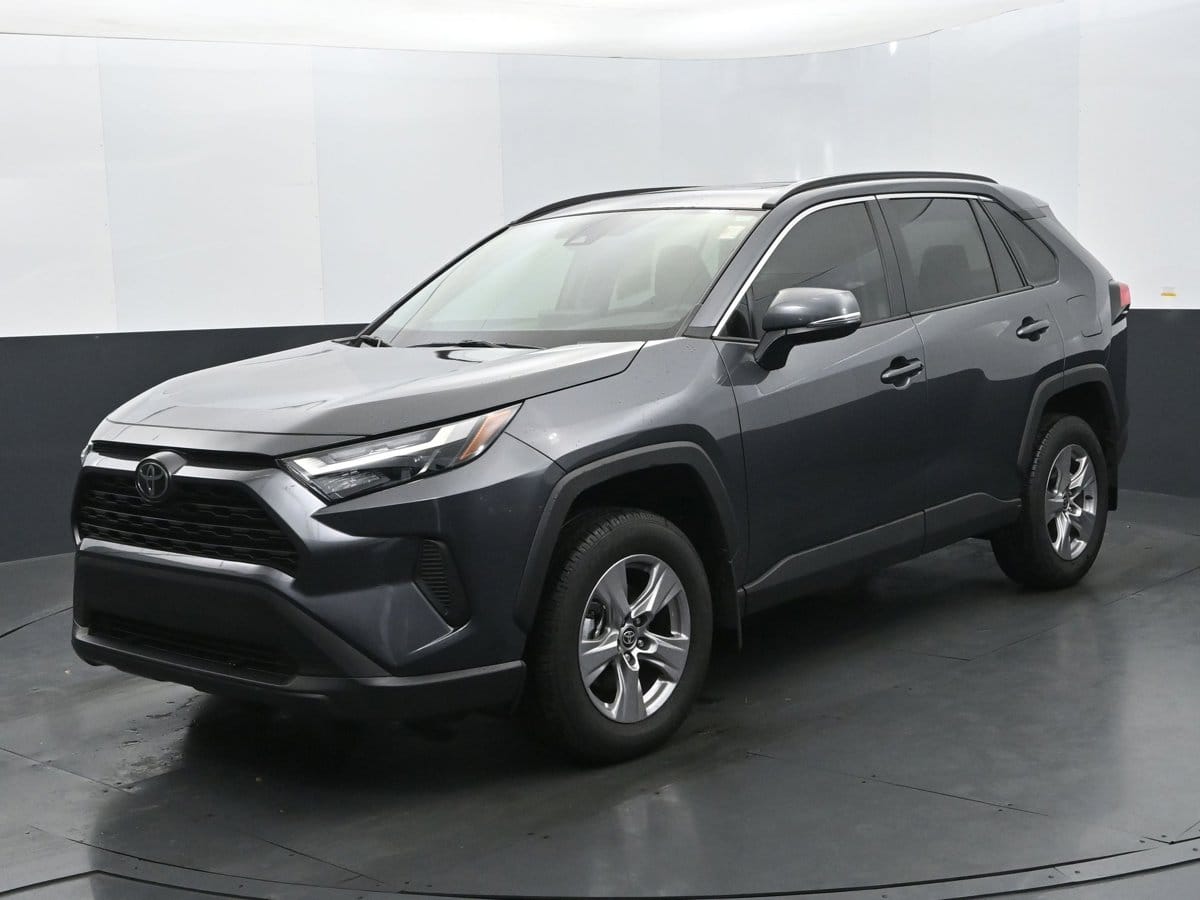 2025 Toyota RAV4 XLE's photo