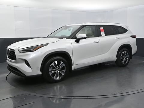1 image of 2025 Toyota Highlander Hybrid XLE