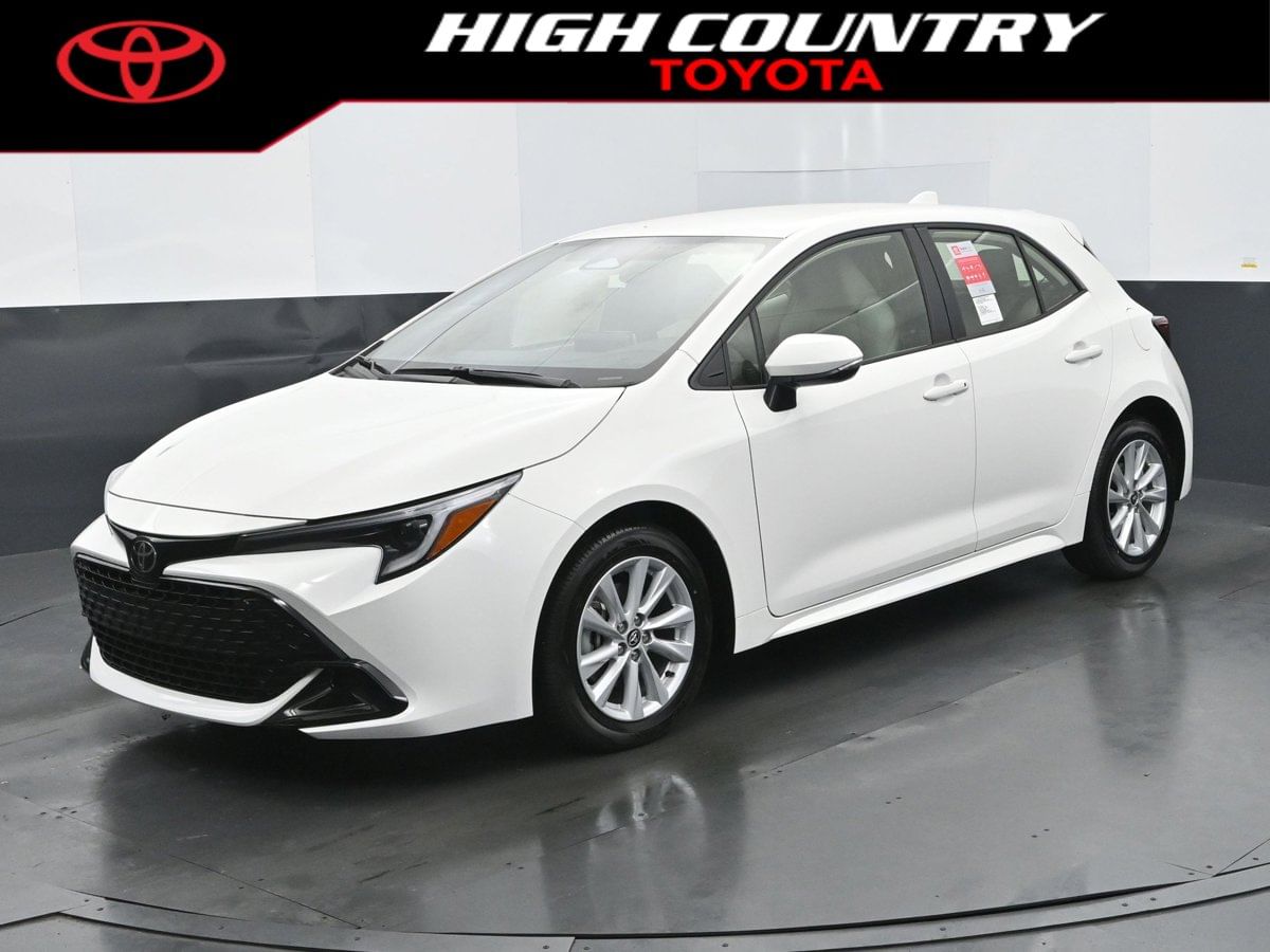 2025 Toyota Corolla Hatchback SE's photo