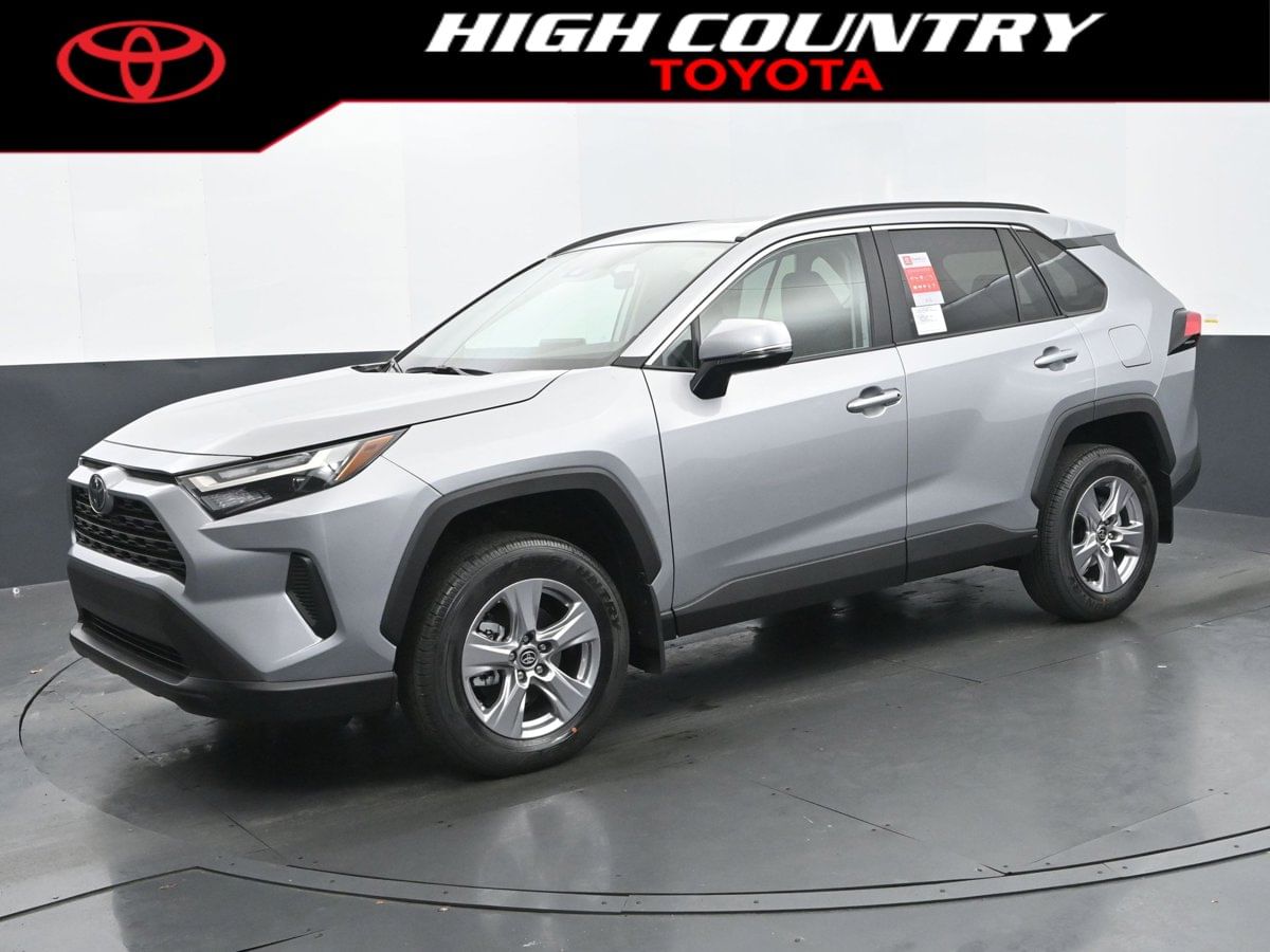 2025 Toyota RAV4 XLE's photo