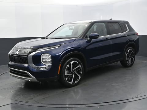 1 image of 2024 Mitsubishi Outlander SE