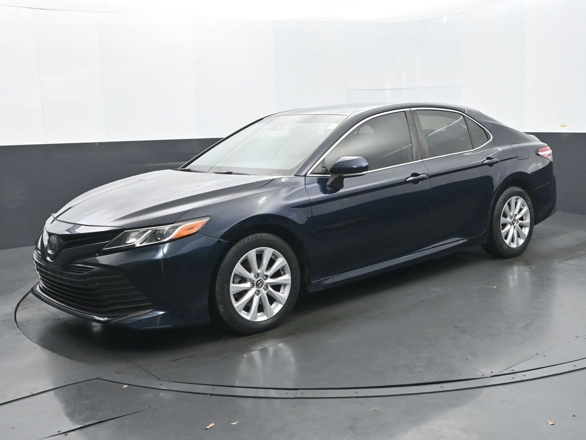 2018 Toyota Camry LE's photo