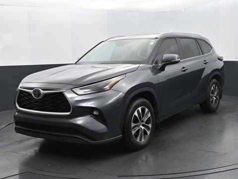 1 image of 2024 Toyota Highlander XLE