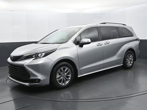 1 image of 2025 Toyota Sienna XLE