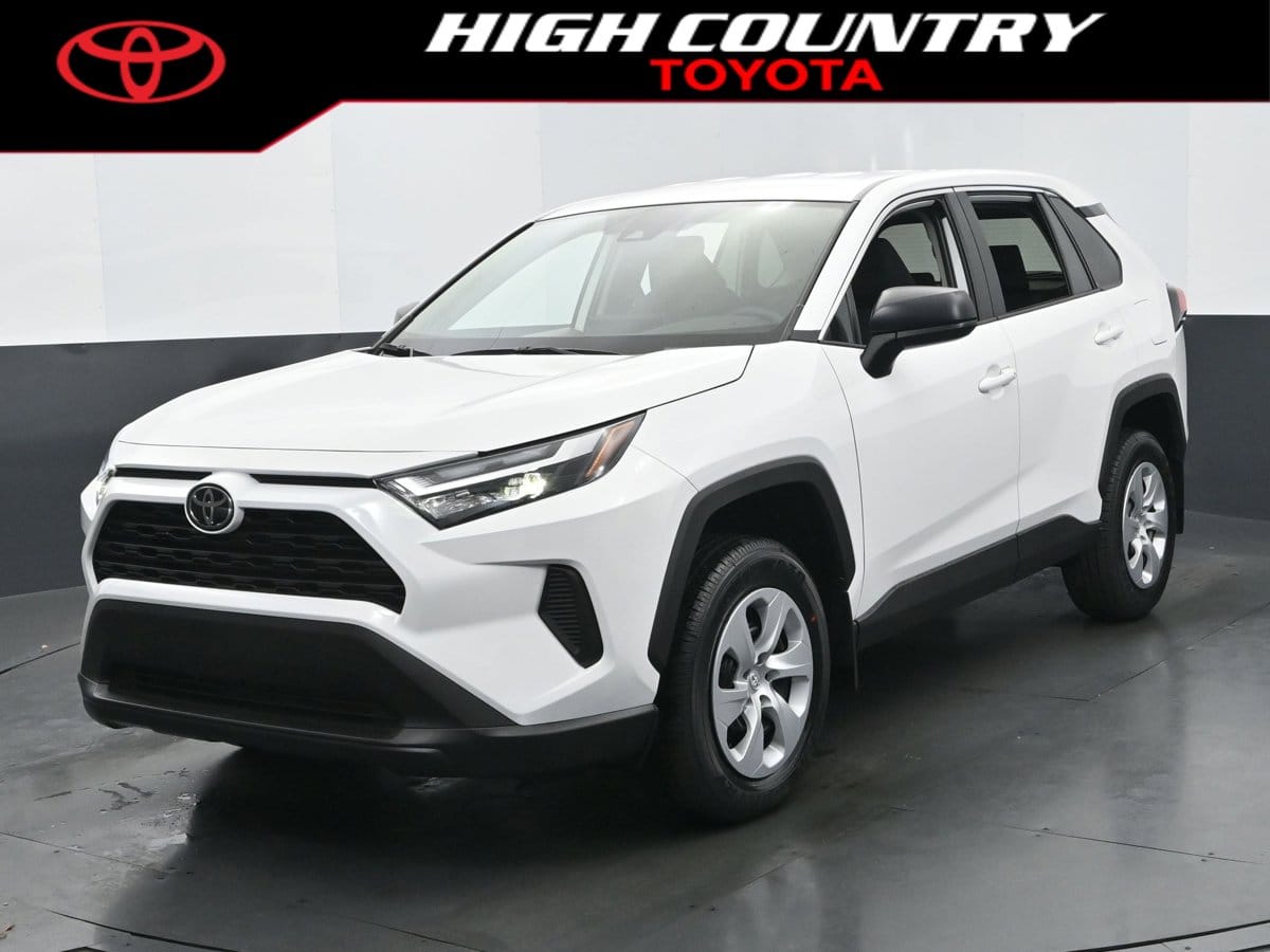 2025 Toyota RAV4 LE's photo