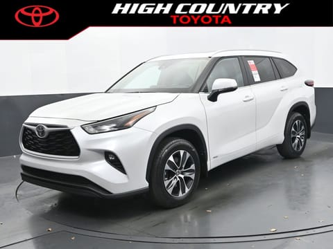 1 image of 2026 Toyota Highlander Hybrid XLE