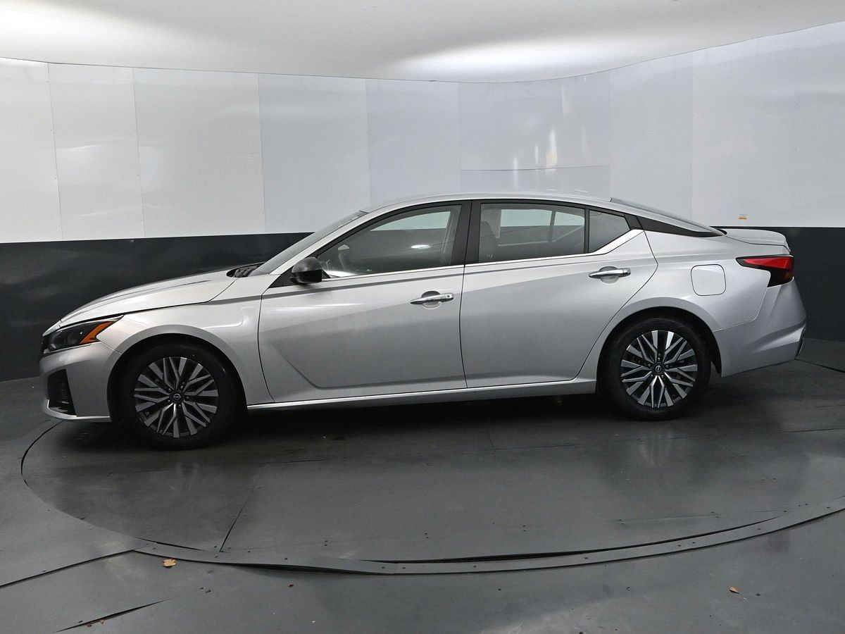 Used 2024 Nissan Altima SV with VIN 1N4BL4DV7RN339521 for sale in Scottsboro, AL