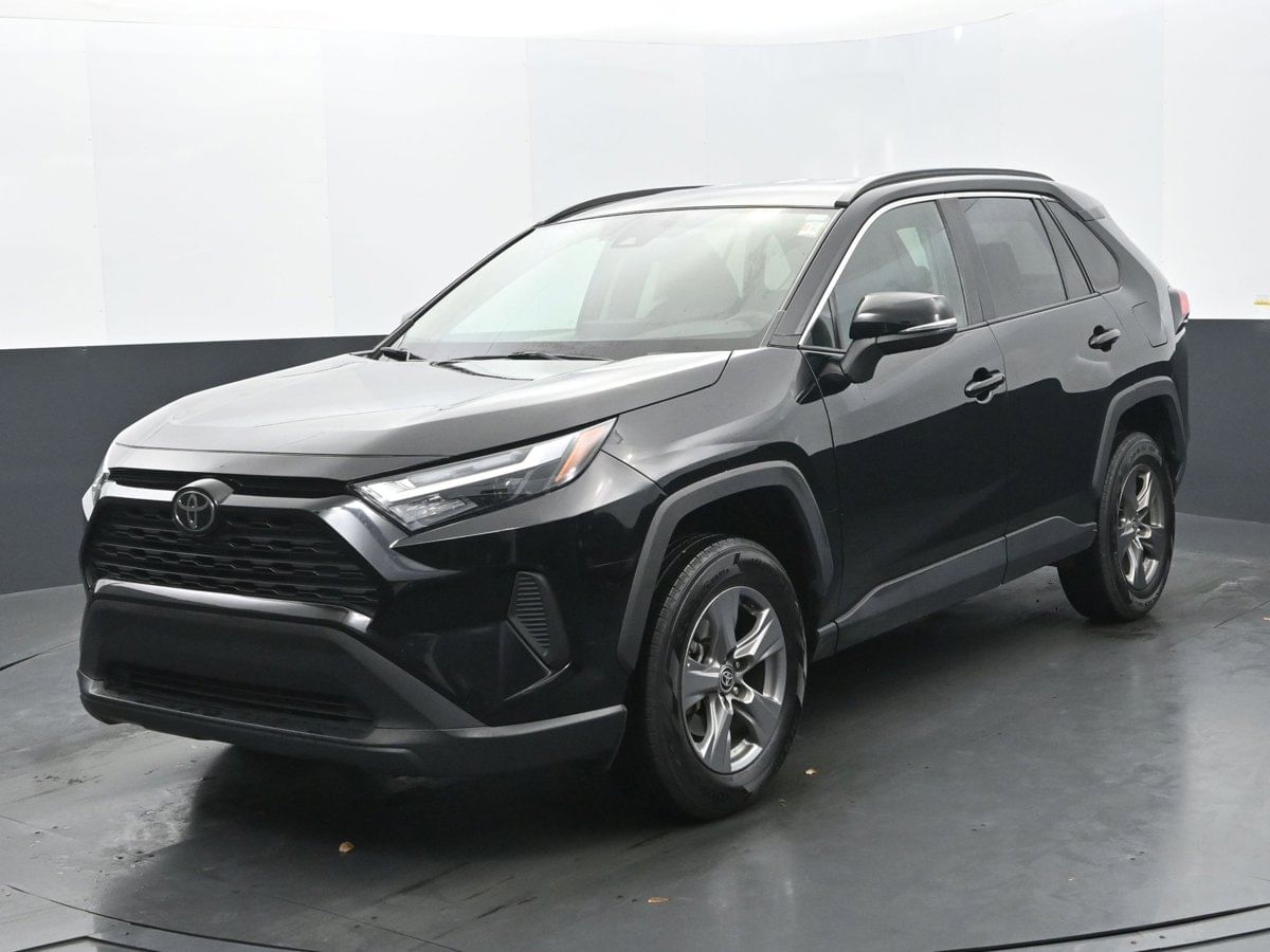 2024 Toyota RAV4 XLE's photo