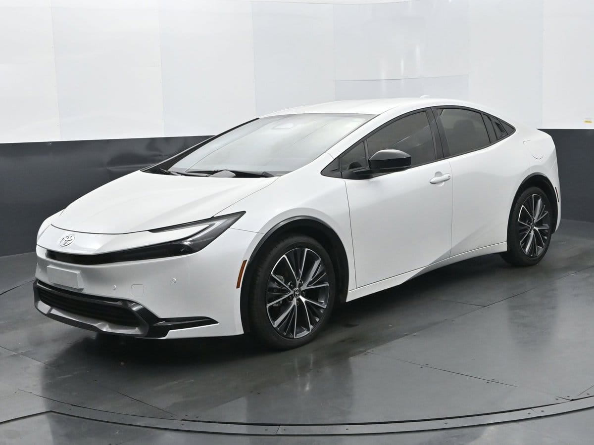 2025 Toyota Prius XLE's photo