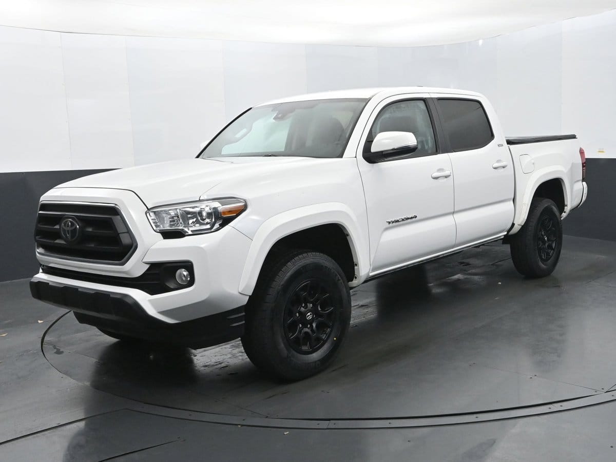 2022 Toyota Tacoma SR5's photo