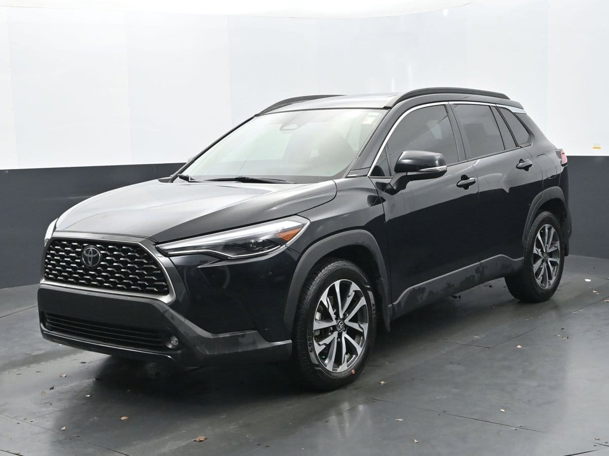 2024 Toyota Corolla Cross XLE's photo