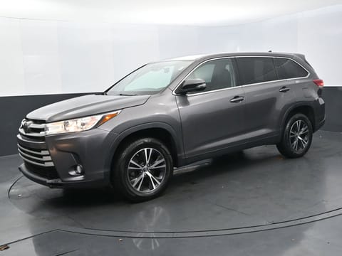 1 image of 2019 Toyota Highlander LE Plus
