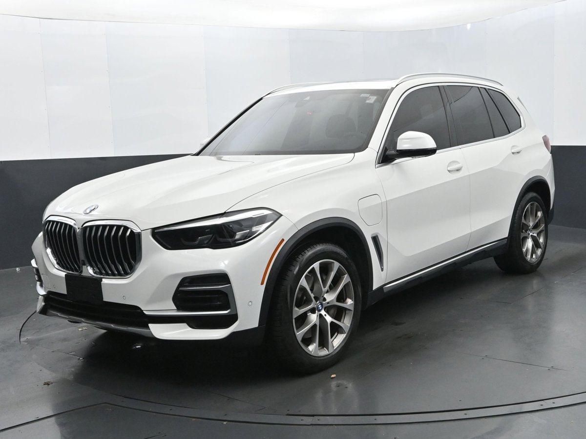 2022 BMW X5 45e's photo