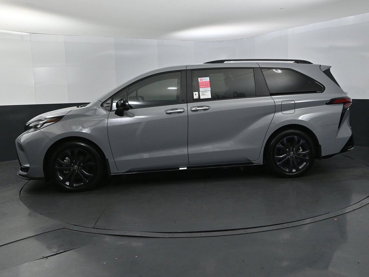 Used 2025 Toyota Sienna XSE with VIN 5TDXRKEC8SS226404 for sale in Scottsboro, AL