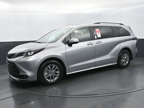 1 image of 2025 Toyota Sienna XLE