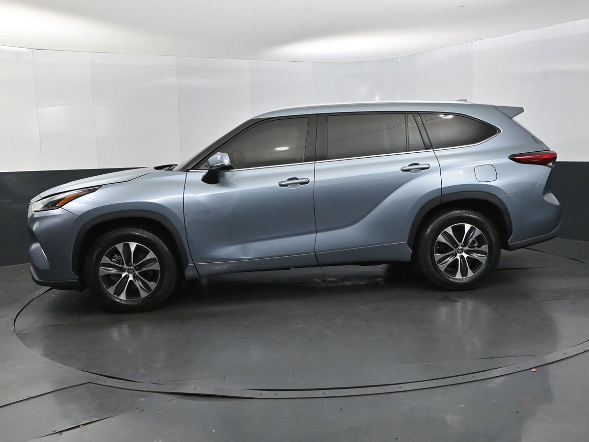 Used 2021 Toyota Highlander XLE with VIN 5TDGZRAH0MS087026 for sale in Scottsboro, AL