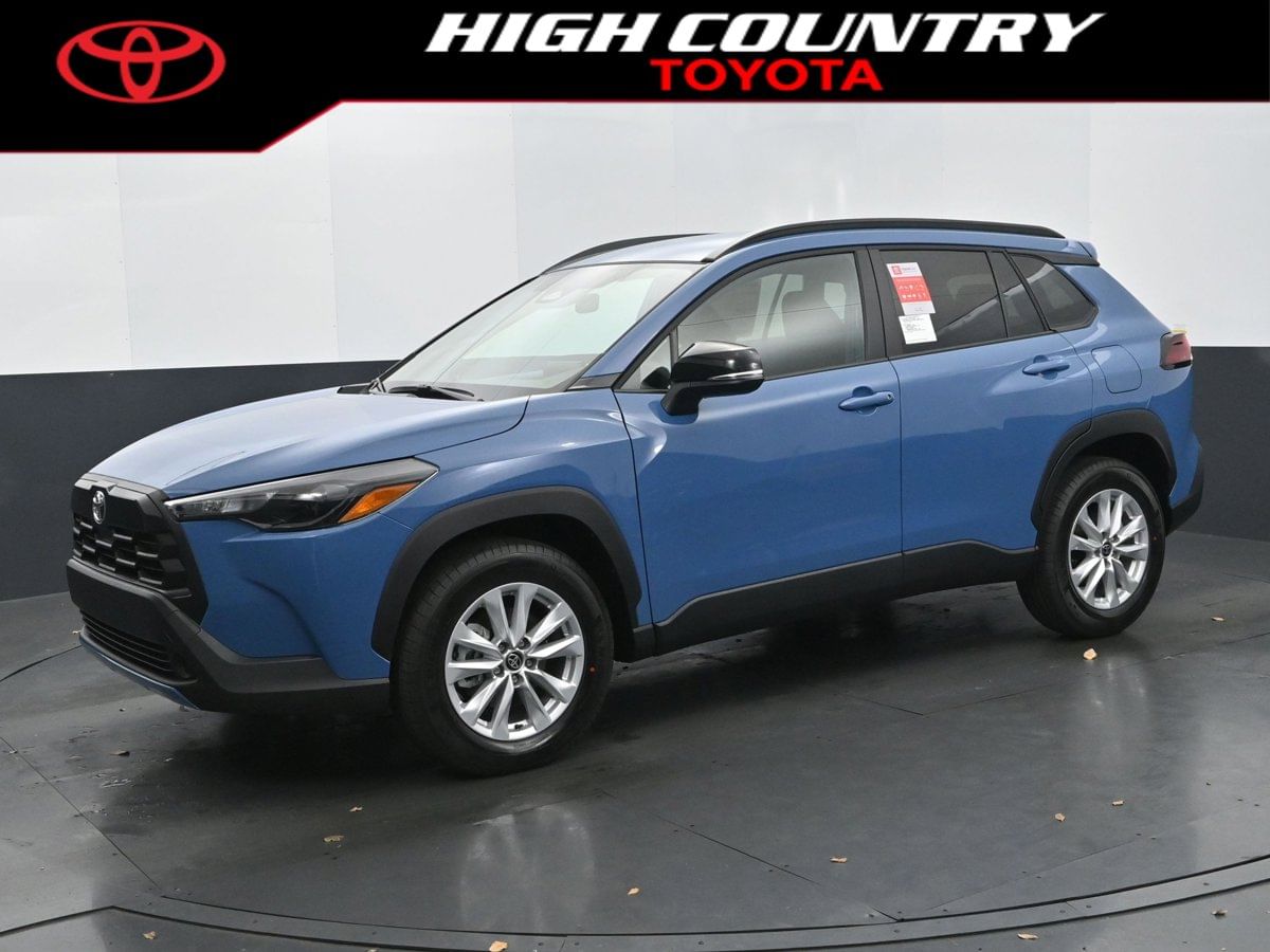 2026 Toyota Corolla Cross LE's photo