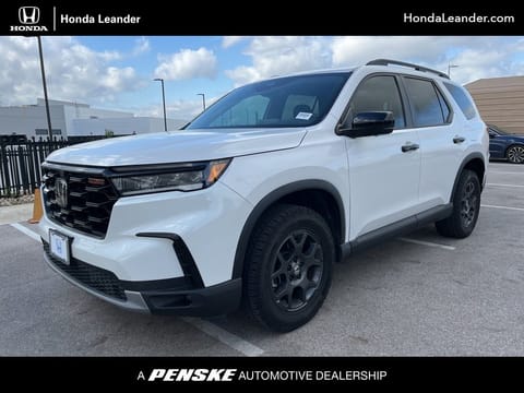 1 image of 2023 Honda Pilot TrailSport