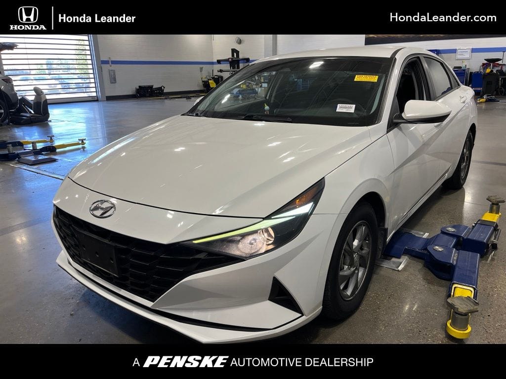 2023 Hyundai Elantra SE