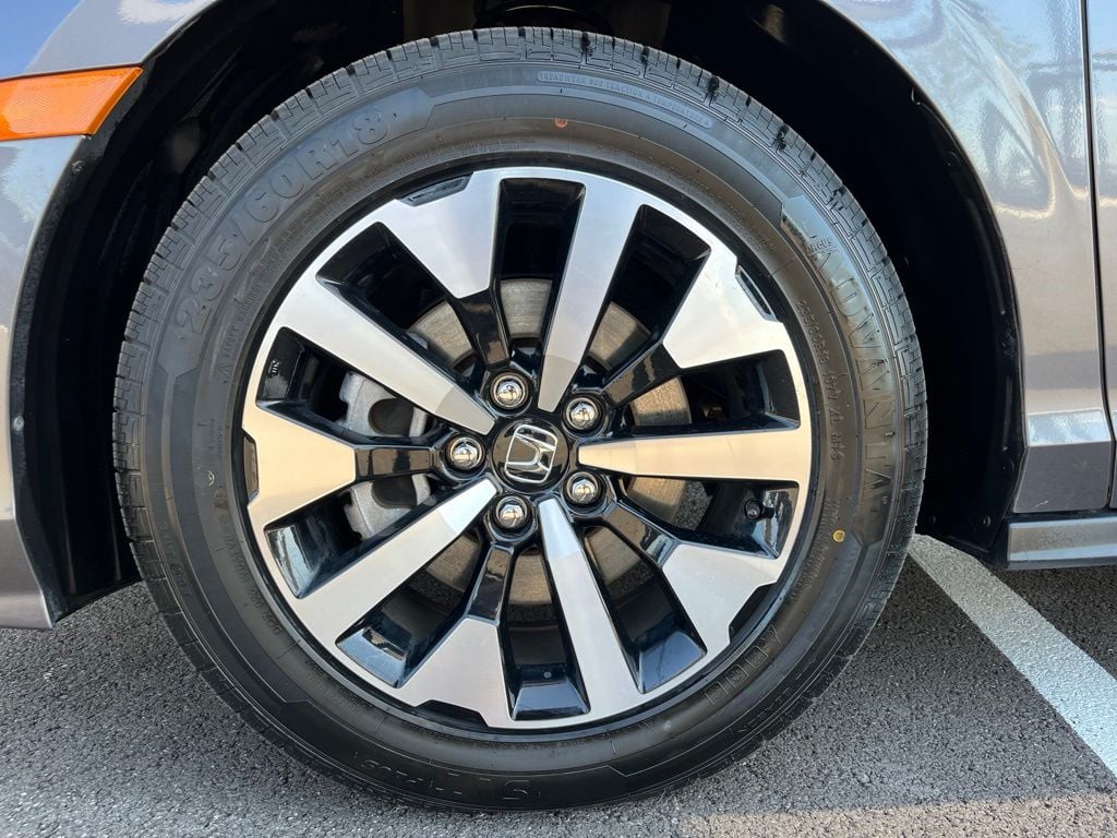 2025 Honda Odyssey EX-L - Photo 11