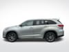 2 thumbnail image of  2017 Toyota Highlander XLE