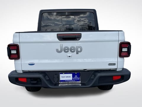 2022 Jeep Gladiator Overland