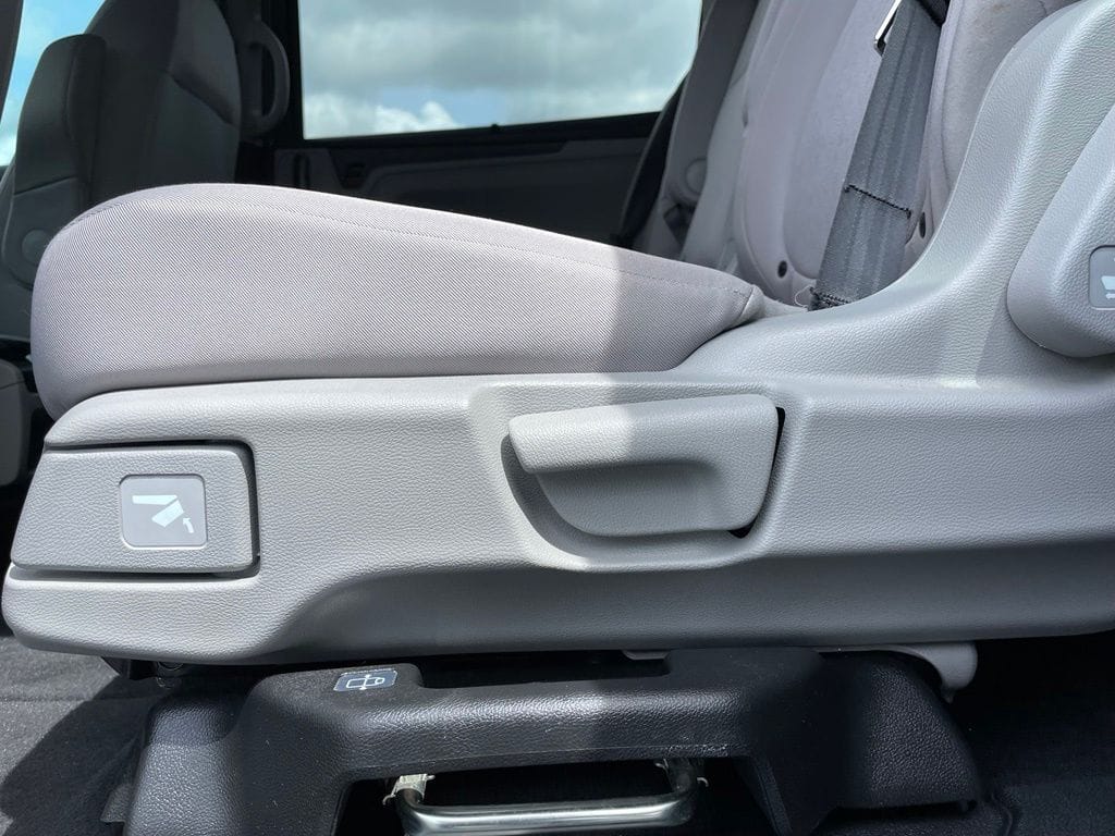 2024 Honda Odyssey EX - Photo 40