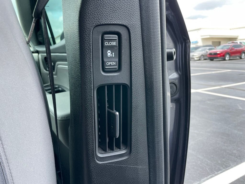 2024 Honda Odyssey EX - Photo 39