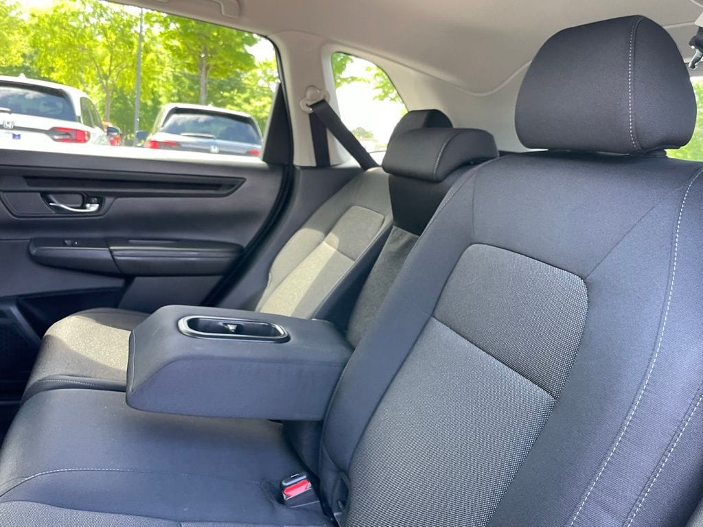 2025 Honda CR-V LX - Photo 40