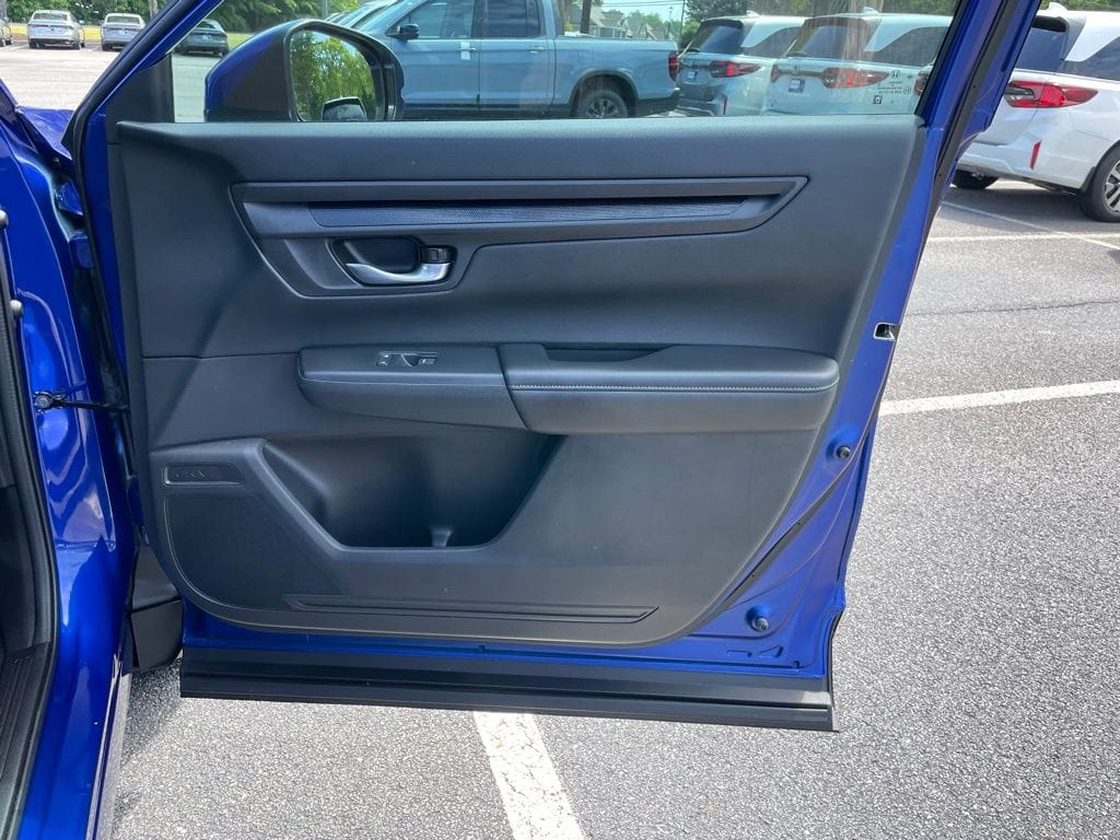 2025 Honda CR-V LX - Photo 29