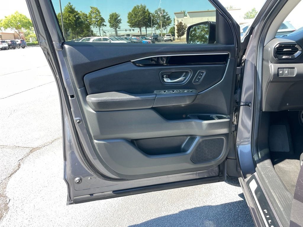 2025 Honda Pilot Touring - Photo 24